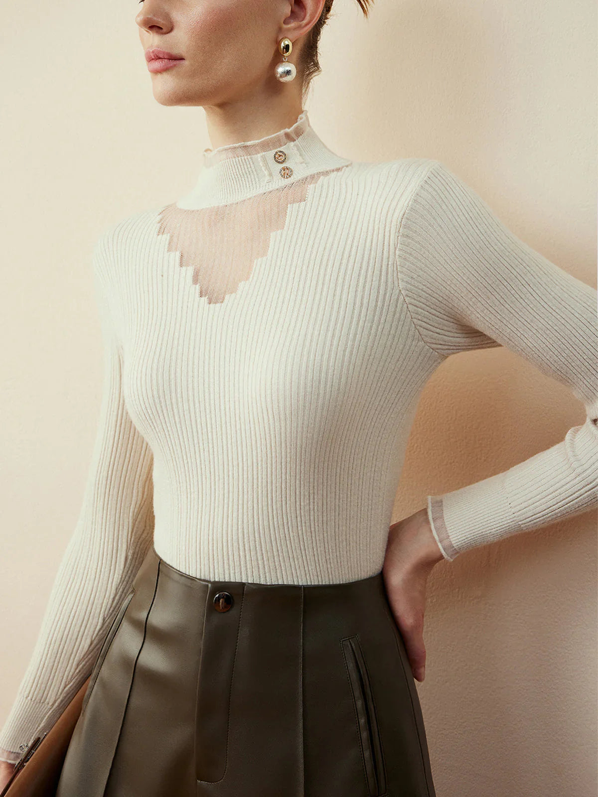 Top de Cuello Alto y Tul | Crema | Elegante y Refinado