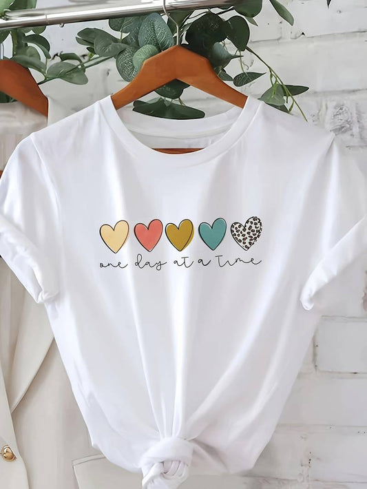 Camiseta de Corte Amplio con Motivo de Corazones Multicolores para Mujer | Ideal para Uso Diario