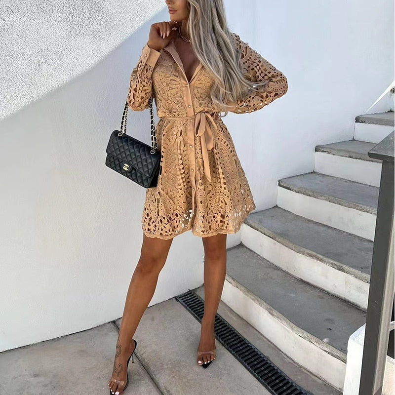 Dionne - Vestido de Encaje con Mangas Largas y Escote en V